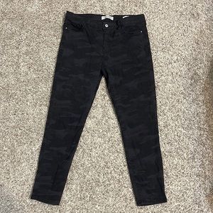 Skinny ankle black camo jeans by social standard by sanctuary size 10